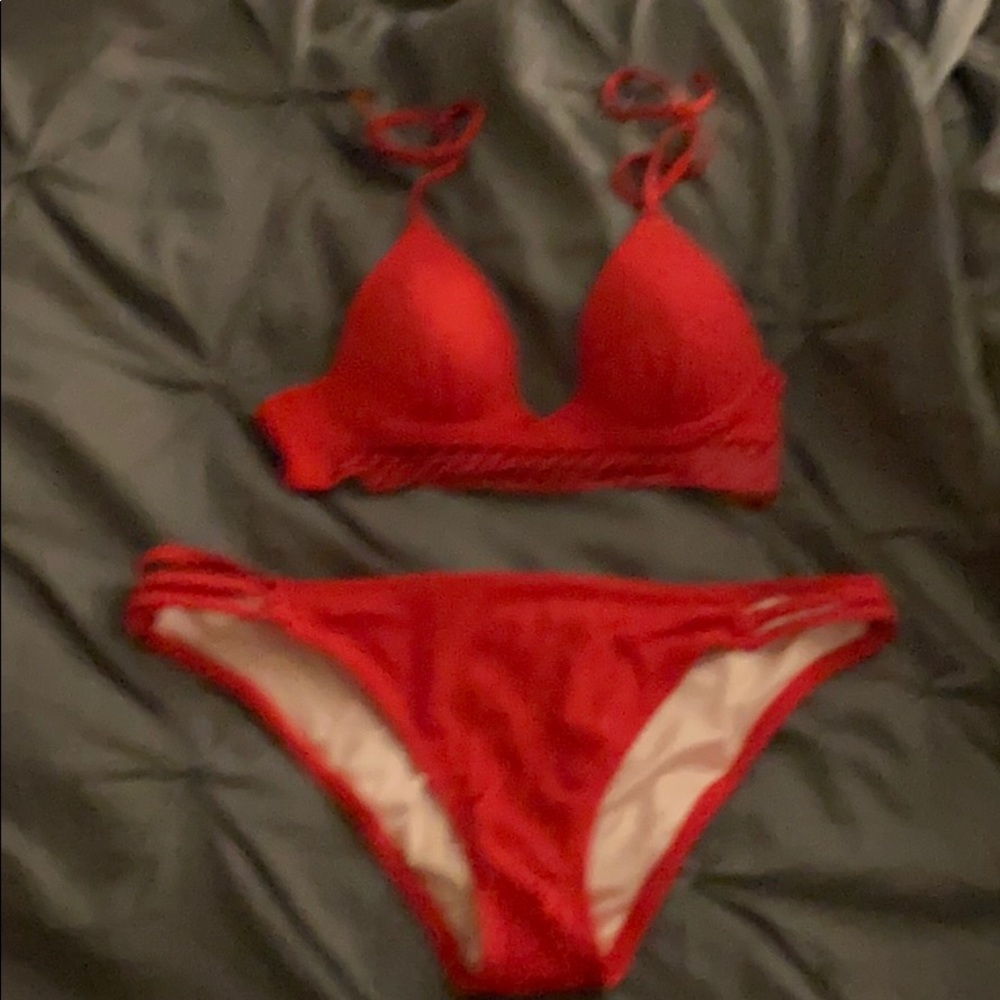 Red bikini - Picture 7 of 7